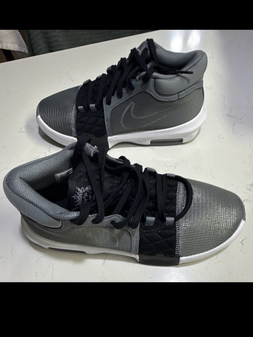 Nike LeBron Witness VIII Cool Grey White Unisex Men 9.5 Women 11
